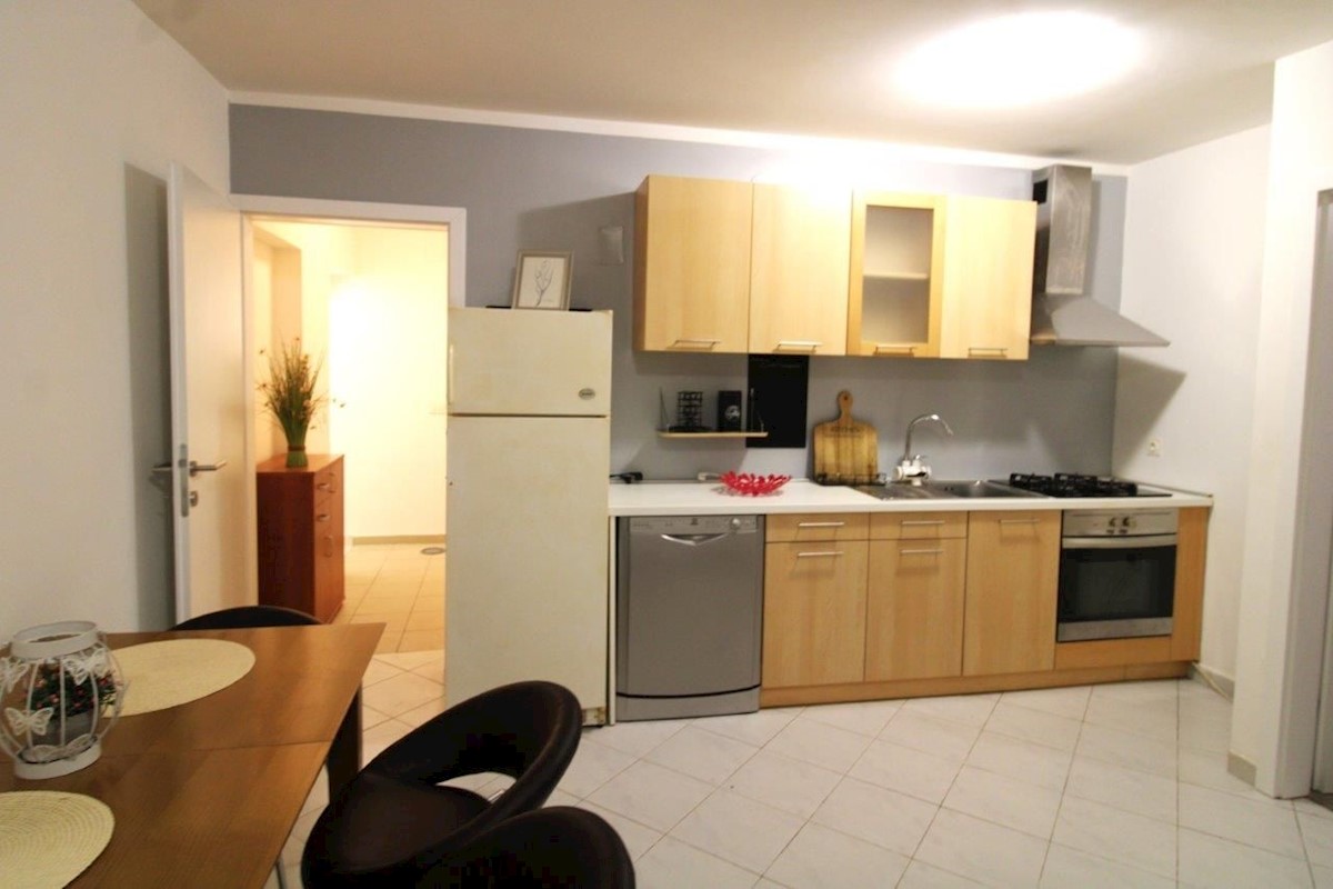 POREČ - WOHNUNG IM UNTERGESCHOSS ZU VERKAUFEN