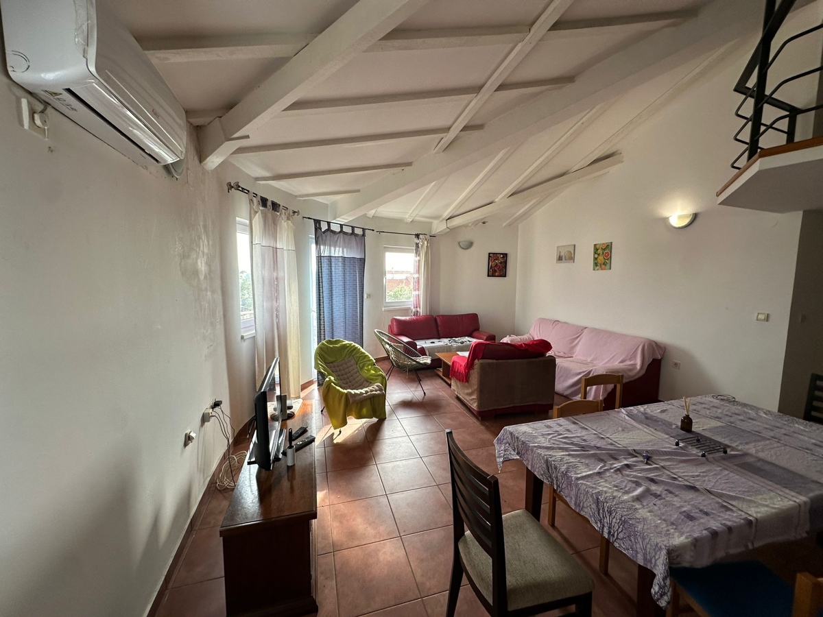 NOVIGRAD OKOLICA-STAN NA PRODAJI 200 M OD MORA