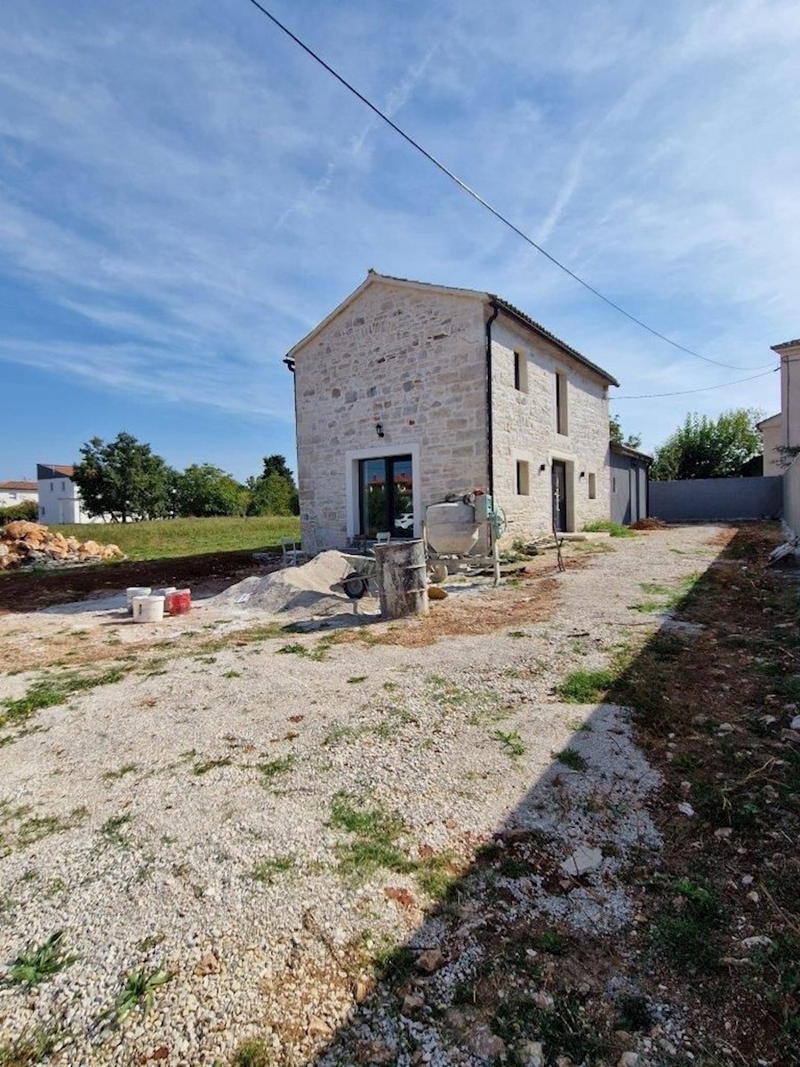 POREČ-ČARLJIVA KAMNITA HIŠA PRODAMO