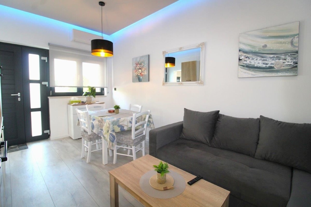 POREČ-OBNOVLJENO PRITLIČJE 1KM OD PLAŽE