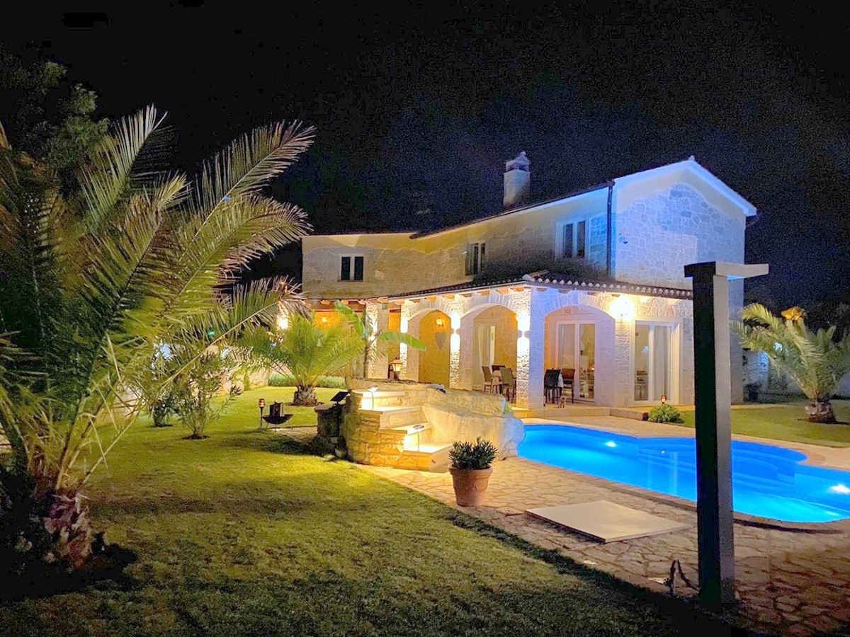 POREČ - KAMNITA VILA Z BAZENOM PRODAMO POGLED NA MORJE