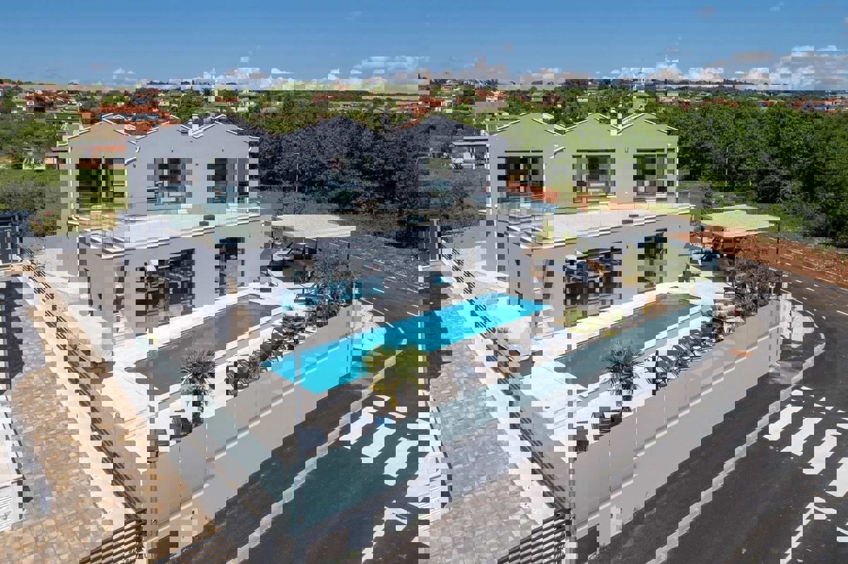 POREČ-MODERNA LUKSUZNA VILA NA PRODAJI