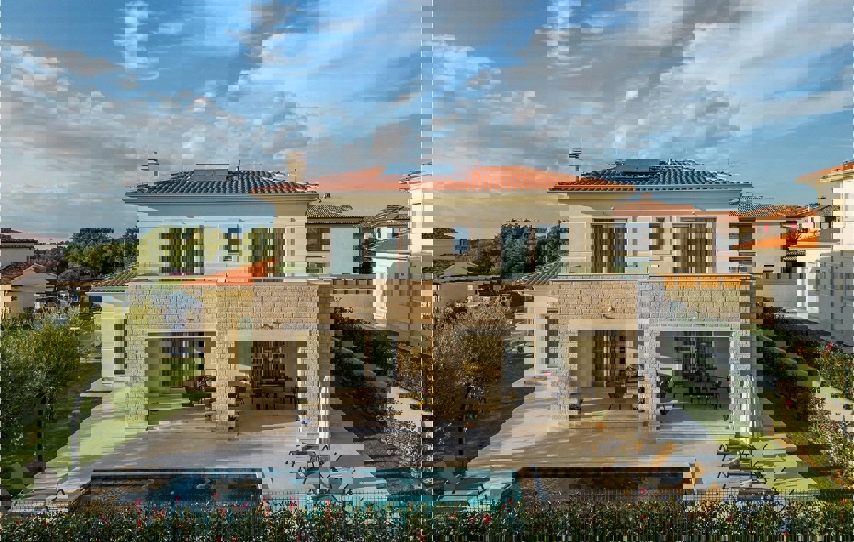 POREČ OKOLICA-LUKSUZNA VILA NA PRODAJI