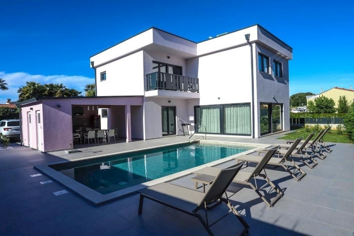 POREČ-PRODAMO VILO 800 M OD MORJA