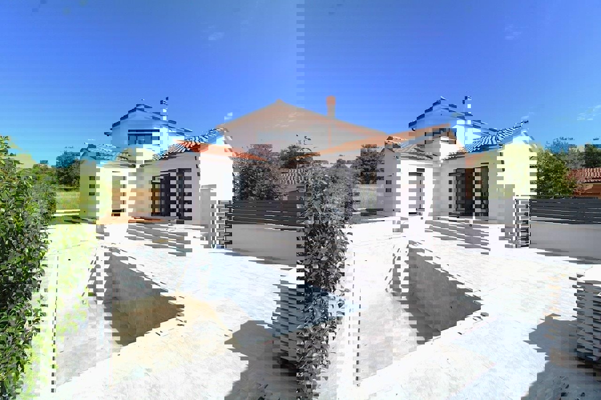 ČUDOVITA VILA V GRADNJI V BLIŽINI POREČA 