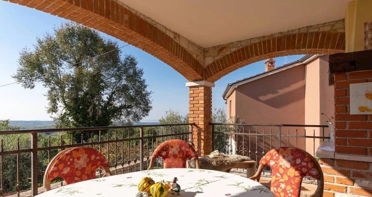 POREČ - SAMOSTOJNA HIŠA S POGLEDOM NA MORJE PRODAMO