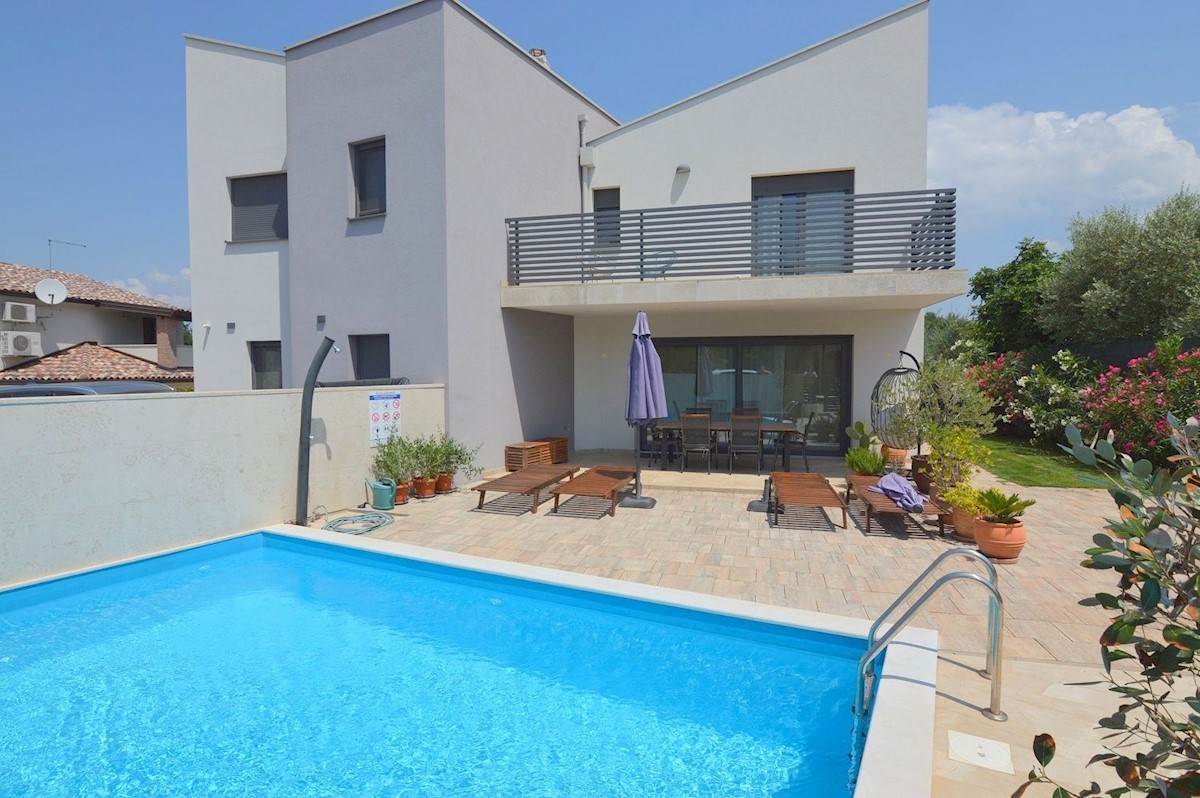 POREČ-MODERNA NOVA VILA SA BAZENOM NA PRODAJI