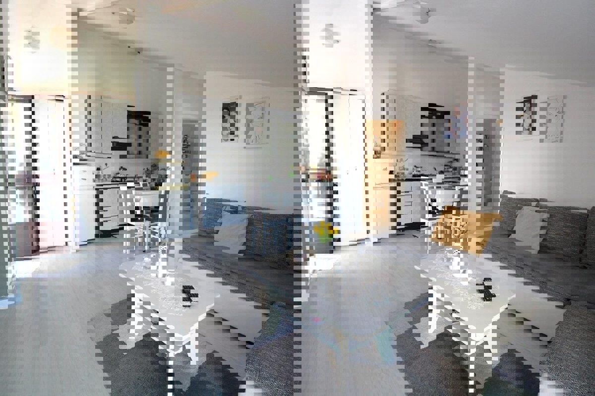  POREČ-STANOVANJE NA PRODAJU 900 M OD MORJA