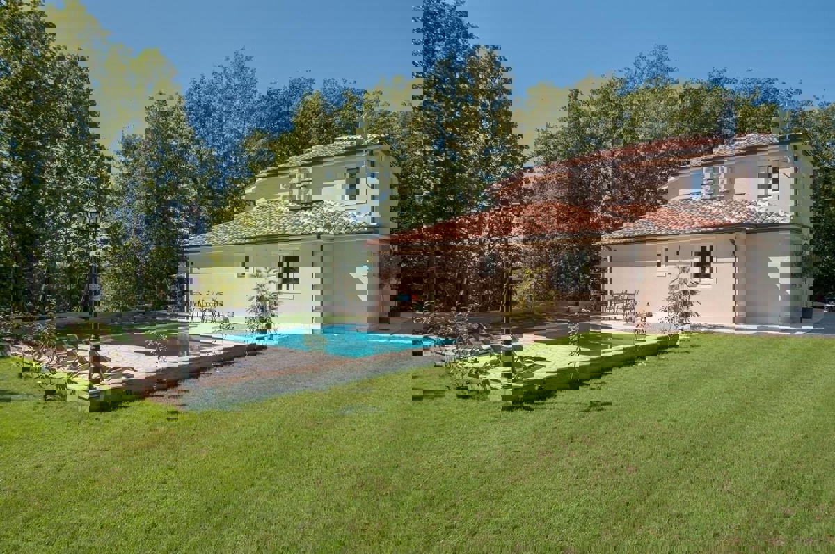 POREČ-VILA SA BAZENOM U ZELENILU