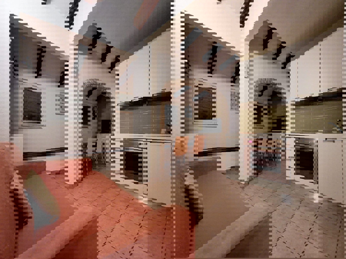 ČERVAR PORAT-RENOVATED APARTMENT FOR SALE