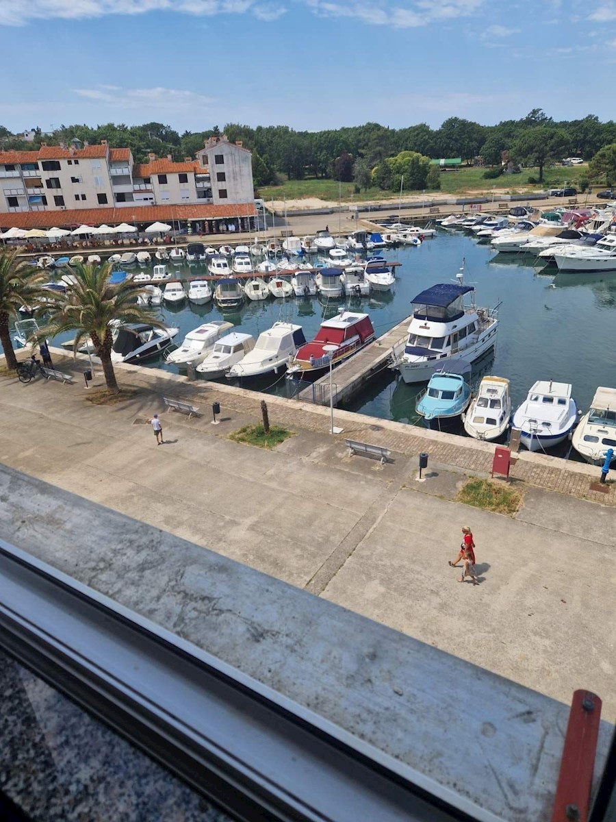 ČERVAR - WOHNUNG ZU VERKAUFEN, 1 REIHE ZUM MEER