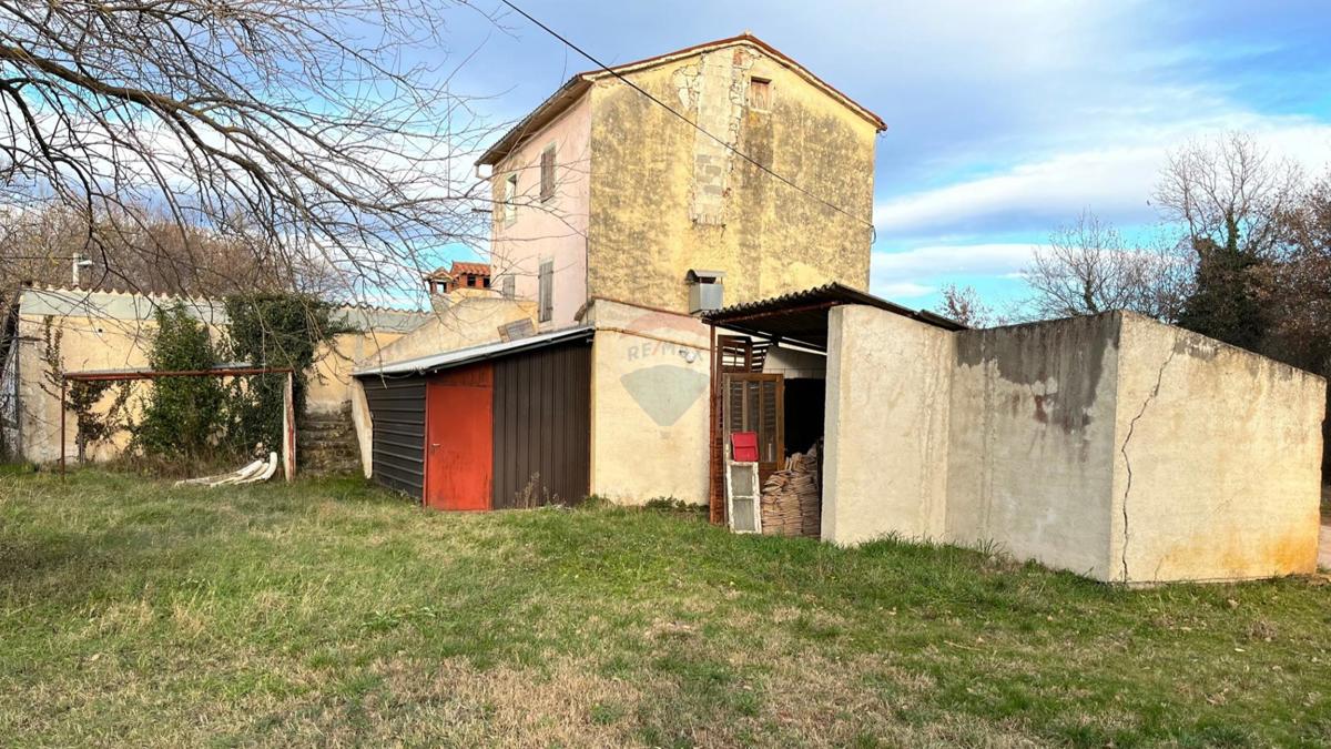 Istra, Poreč-ugostiteljsko stambeni prostor s građevinskim zemljištem