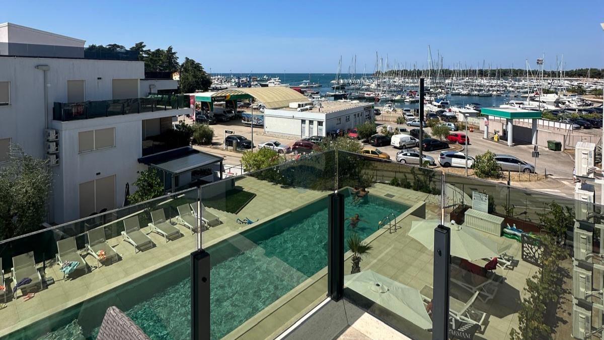Istra,Novigrad - Stan prvi red do mora s krovnom terasom