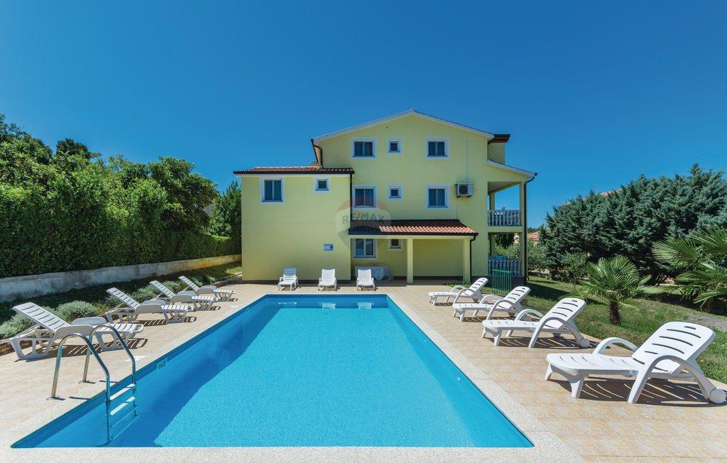 Poreč, okolica, obiteljska kuća sa pet apartmana
