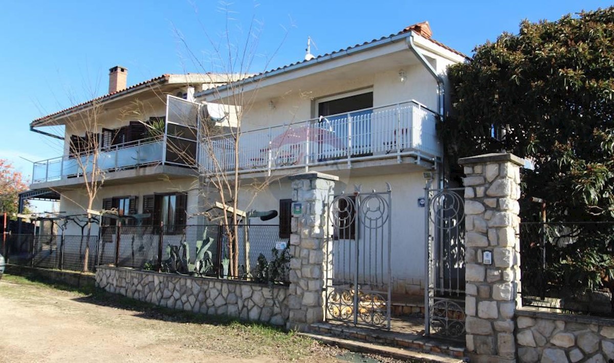 Poreć, kuća s pogledom na more