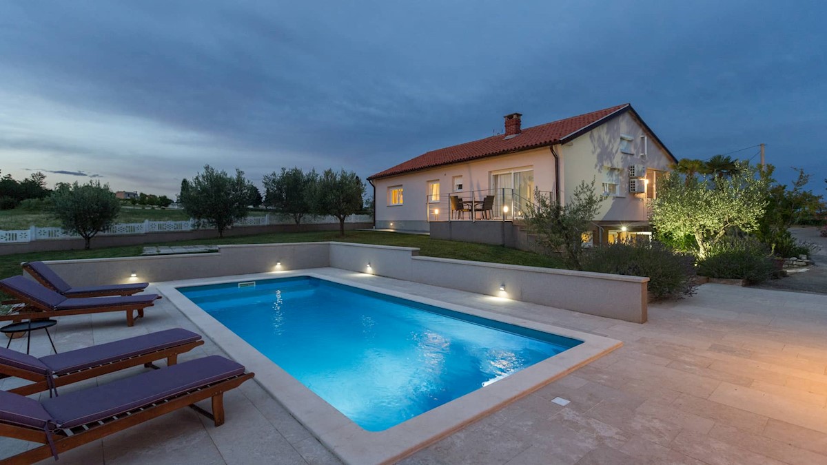 Istria, Kaštelir, nice house with swimming pool