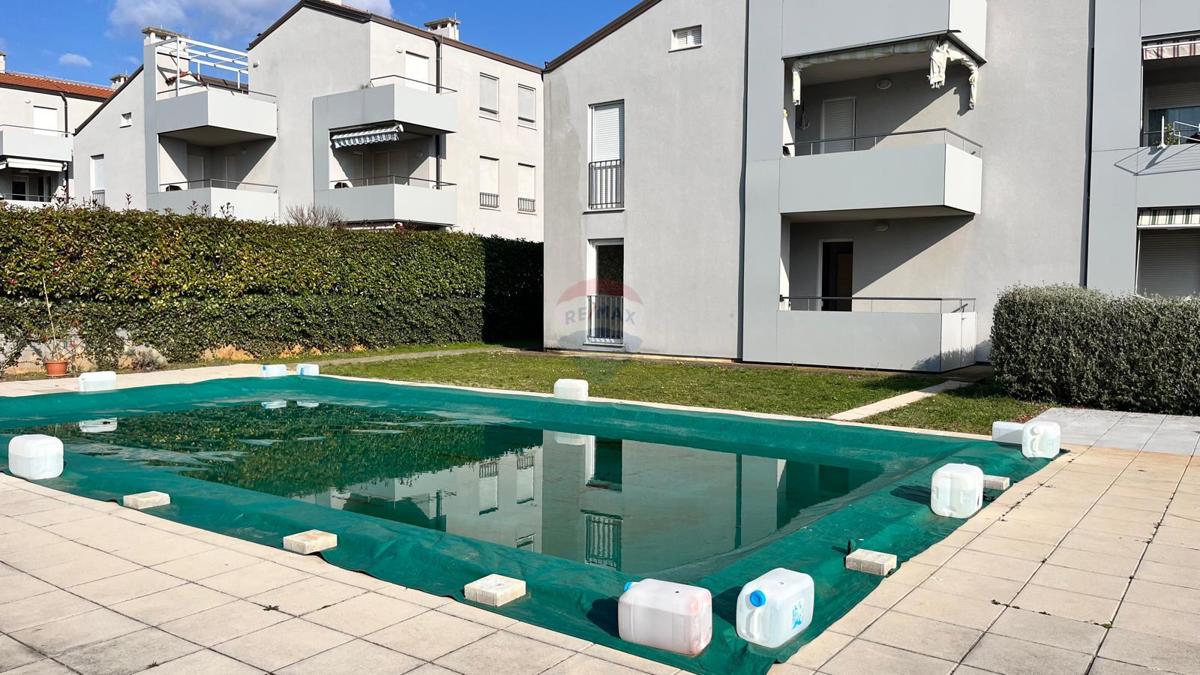 Istra, Novigrad- dvosobni stan u prizemlju sa vrtom i bazenom