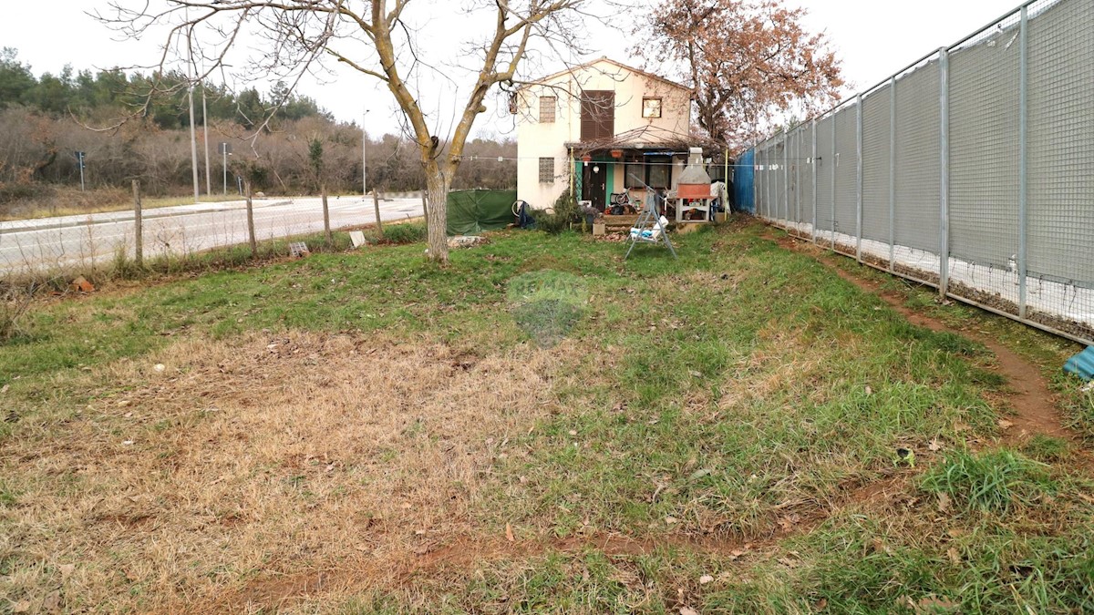 POREČ-samostojeća kuća sa 1100m2 okućnice