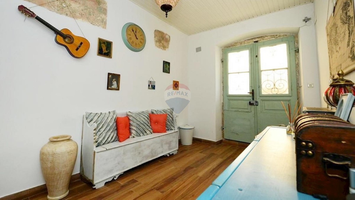 POREČ, centar- kuća s poslovnim prostorom