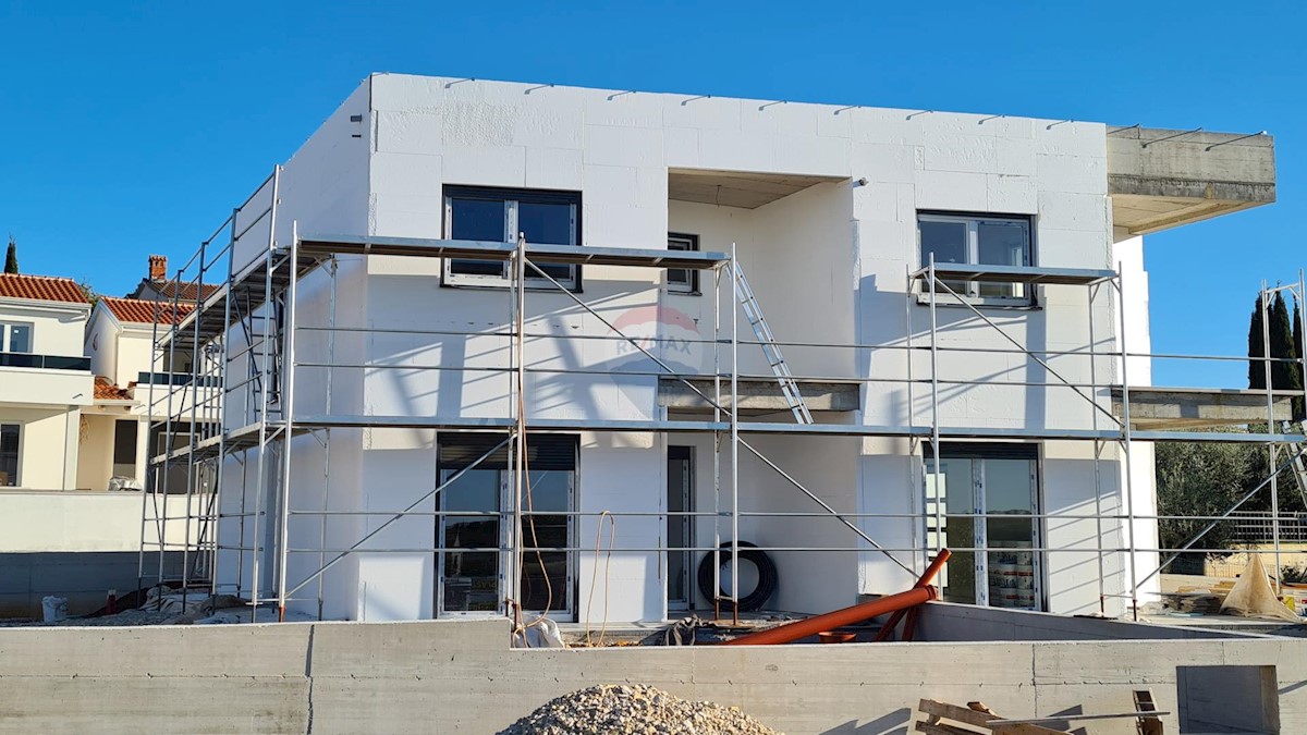 Poreč okolica: Moderna dvojna kuća, 4,5 km od Poreča