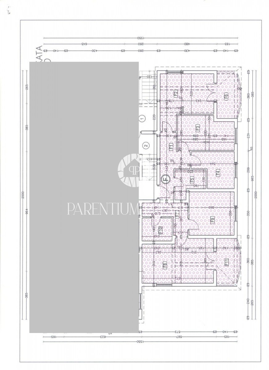 A spacious apartment with a garden in a place with all amenities