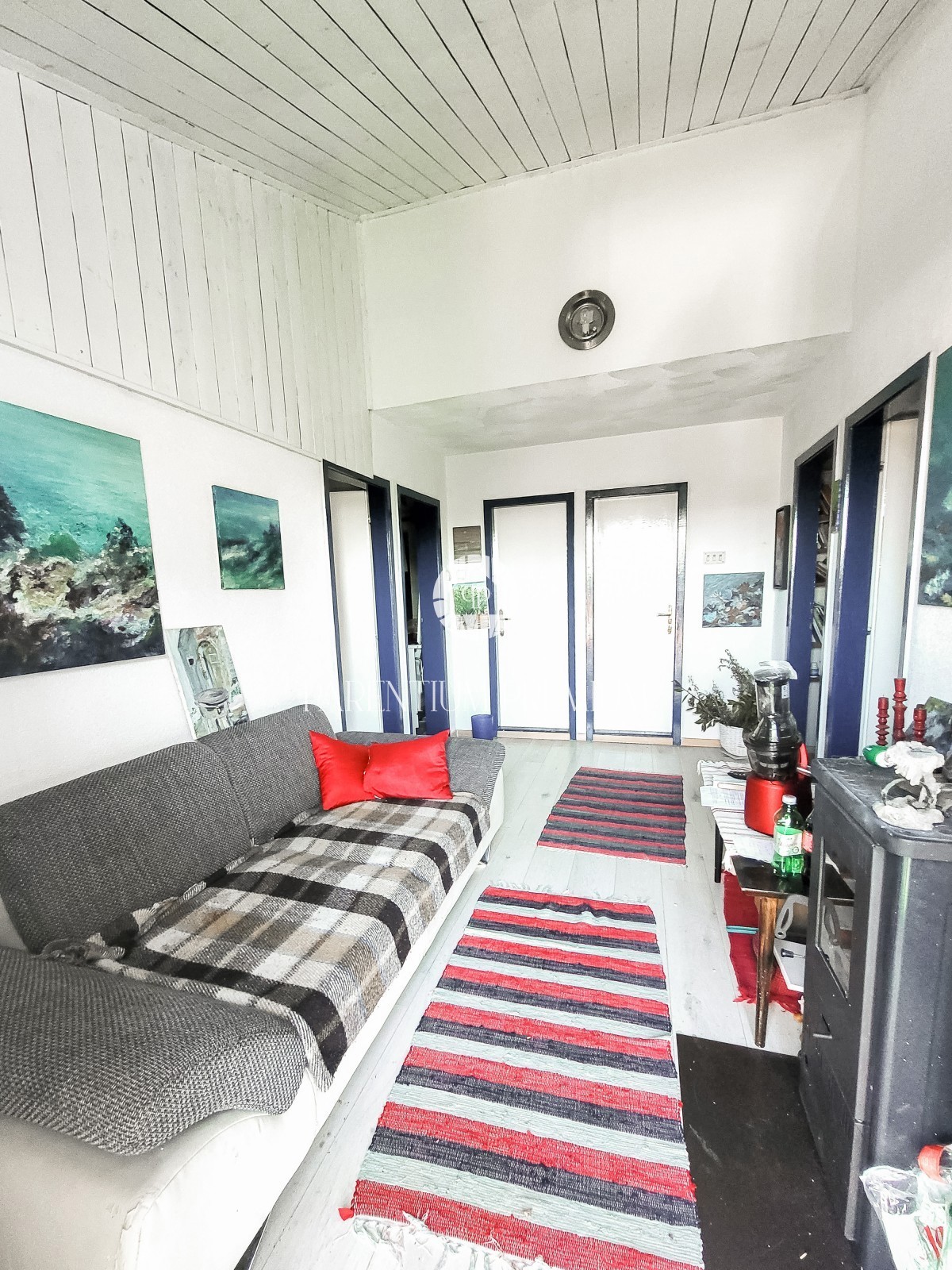 Apartment on the first floor with three bedrooms, 800m from the sea