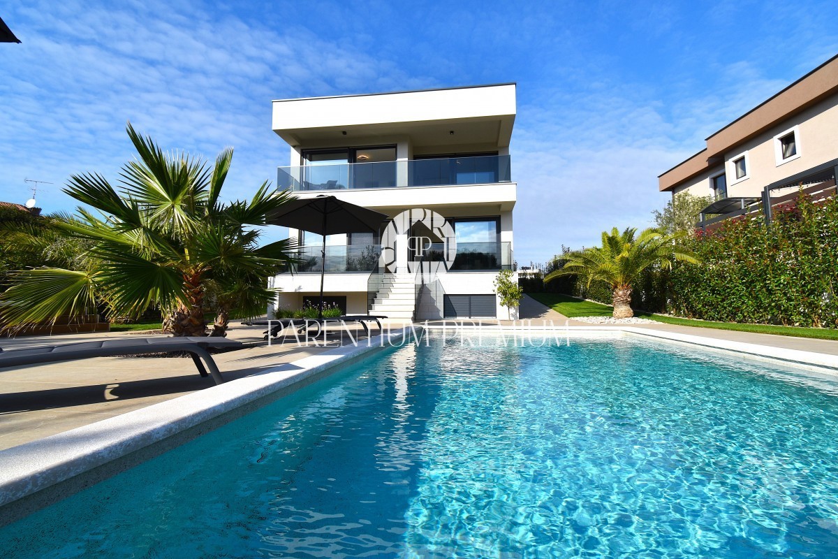 Luxury villa with swimming pool, sauna and jacuzzi, 2 km from Poreč and the sea