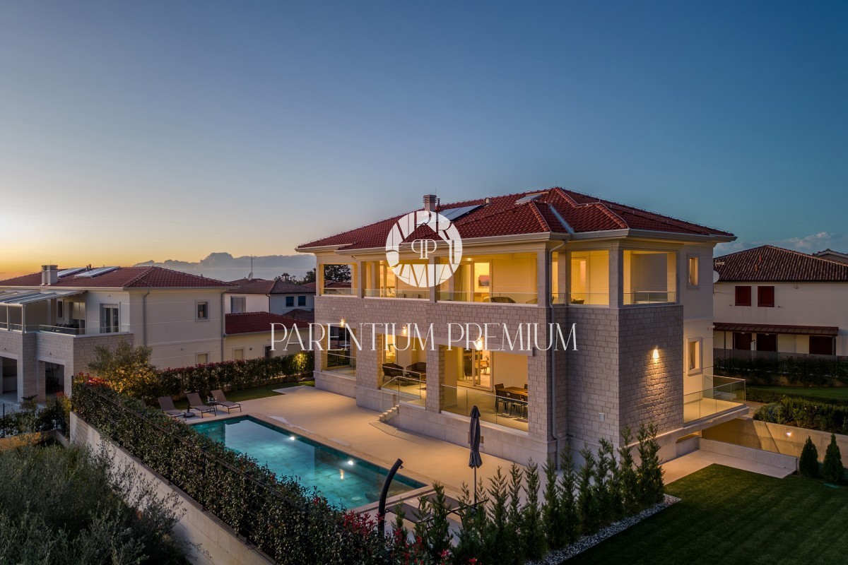 Luxury villa with swimming pool, garage and wine cellar, 1km from the sea