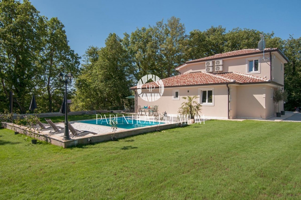 Gelegenheit! Villa am Rande der Bauzone
