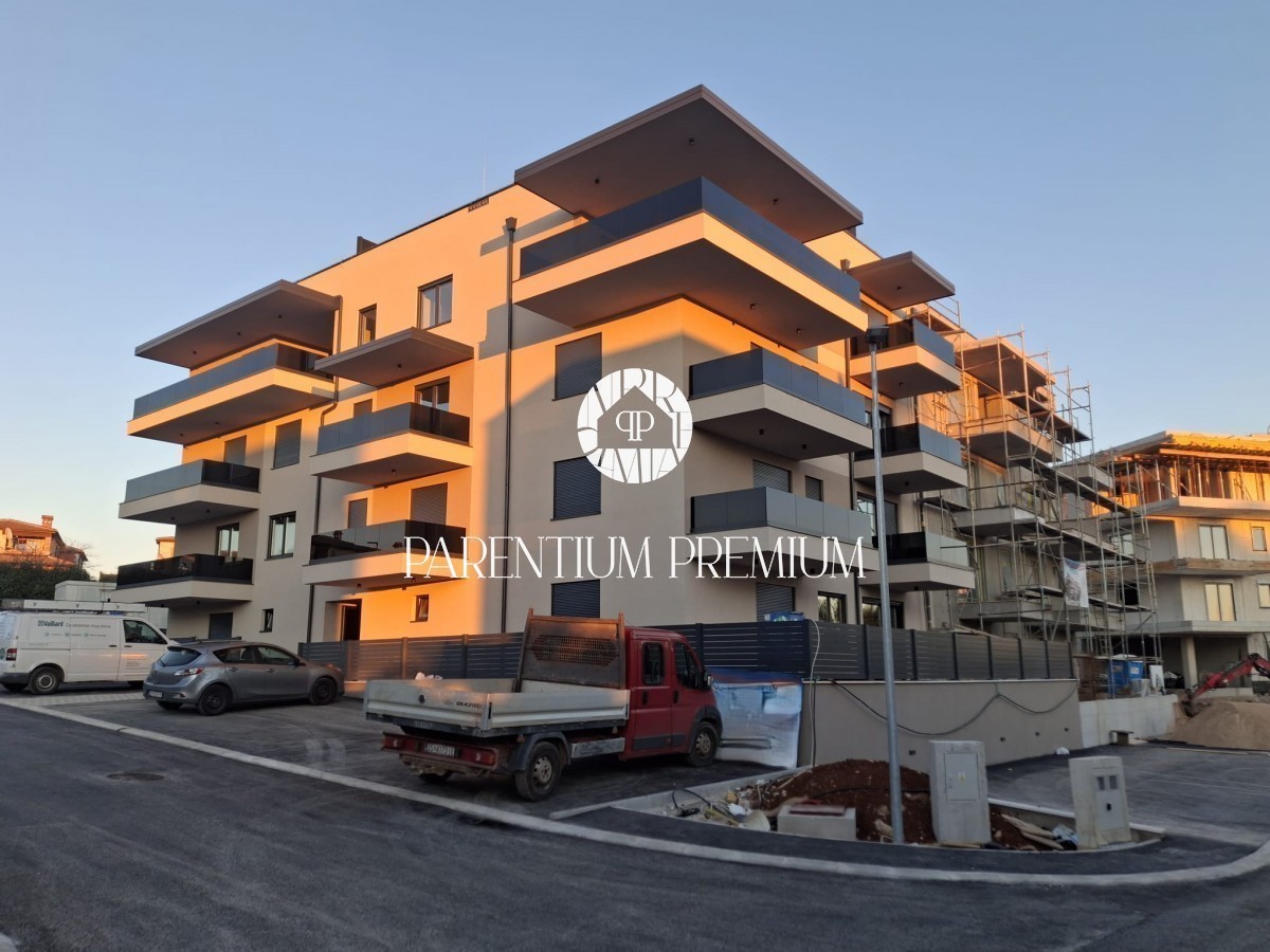 Apartment with a terrace in a building with an elevator in an attractive location near the sea