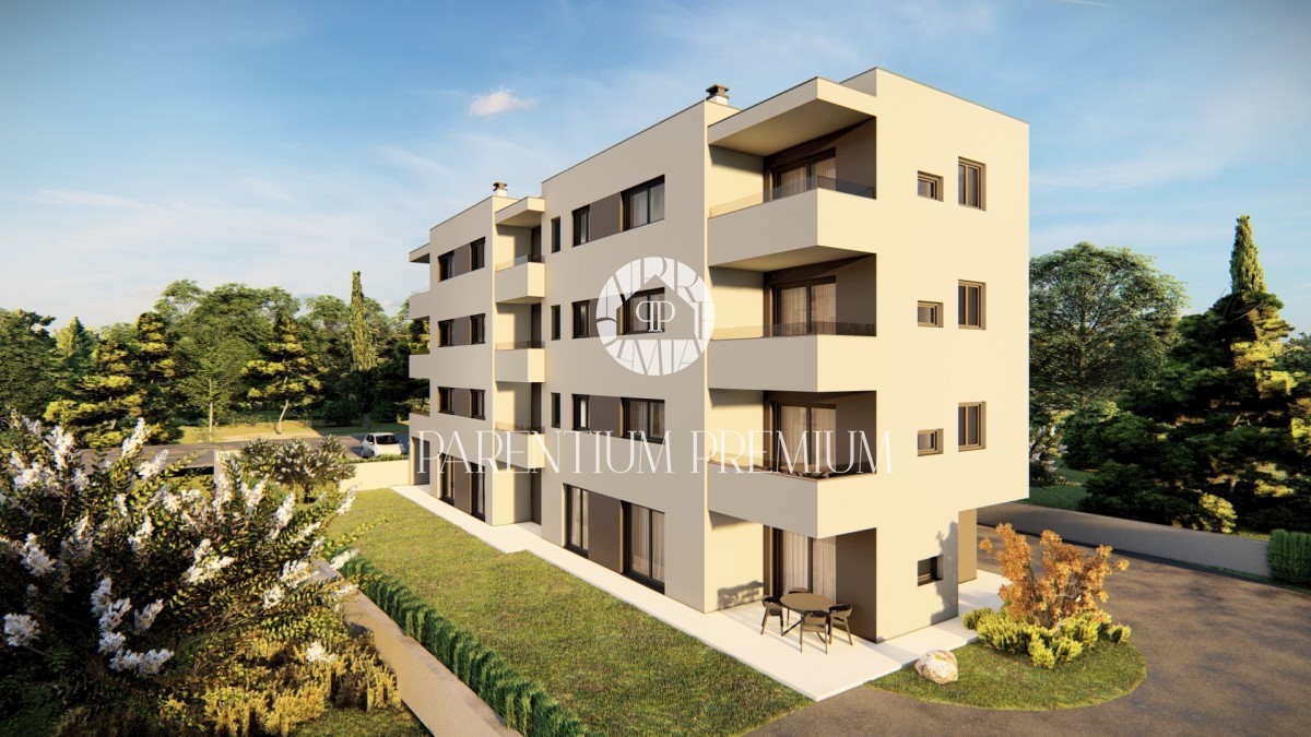 Comfortable apartment on the ground floor with a yard in a new building in an attractive location