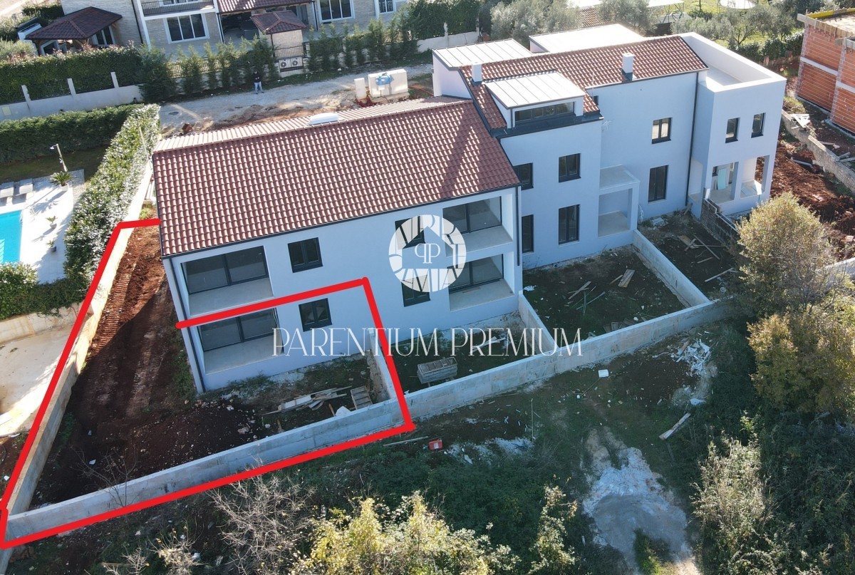 Stan u prizemlju s dvorištem