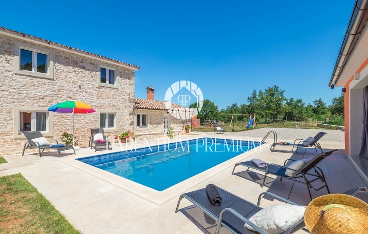 Renovirana kamena kuća u mirnom okruženju