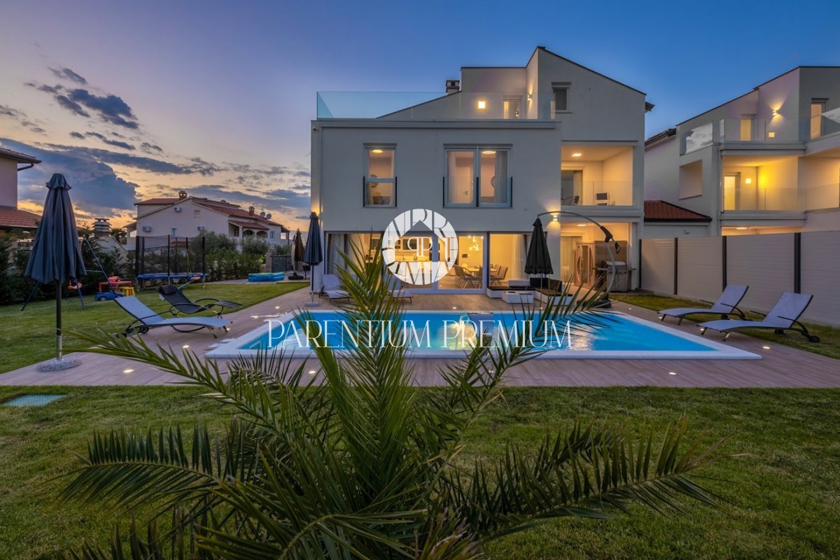 Moderne Villa mit Swimmingpool unweit von Poreč