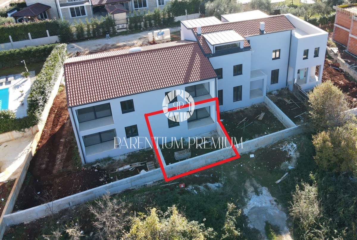 Stan u prizemlju s dvorištem