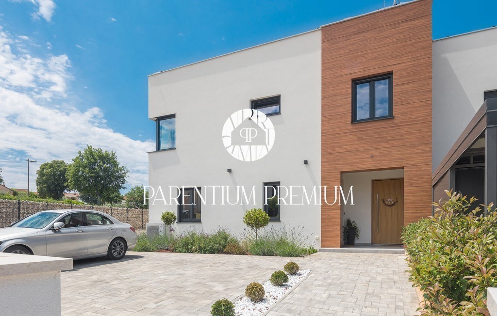 Apartment on the first floor with a roof terrace