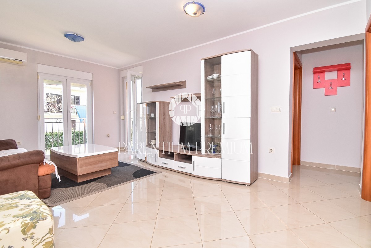 Prilika!Poreč - stan,dvorište 170 m2