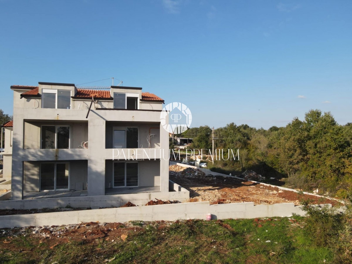Neue Wohnung mit 360 m2 Garten