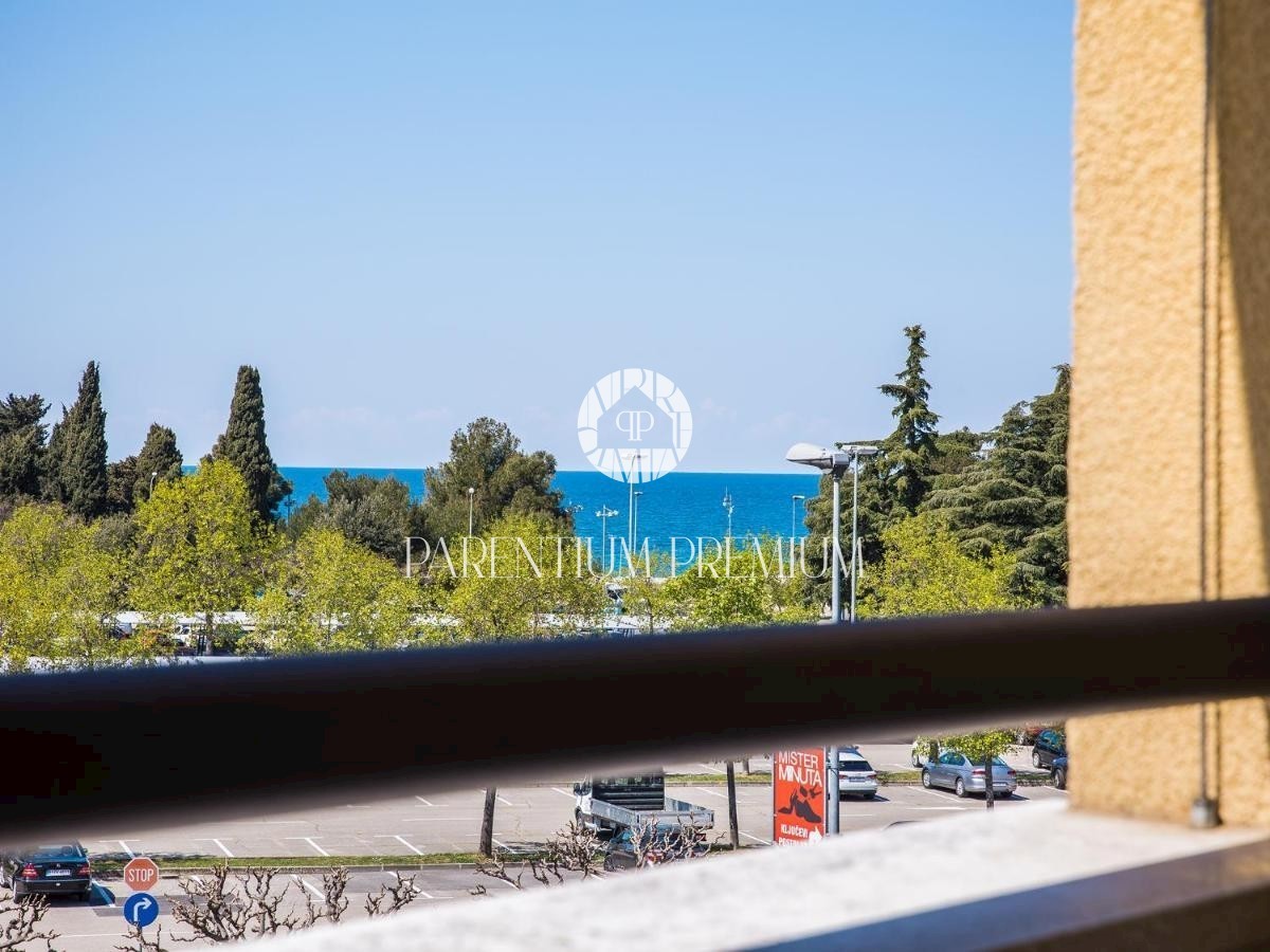 Poreč center, apartment with elevator, garage, sea view.
