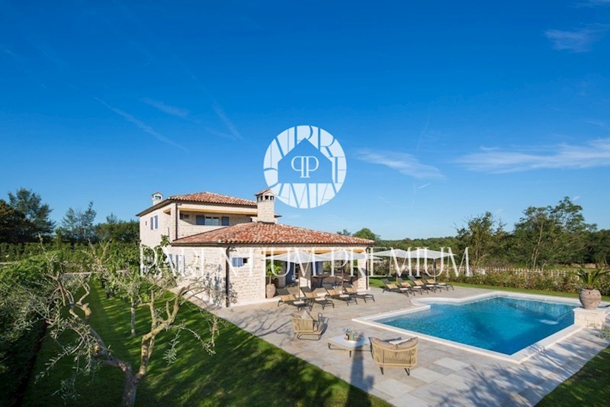 Luxusvilla in ruhiger Lage mit bezaubernder Natur