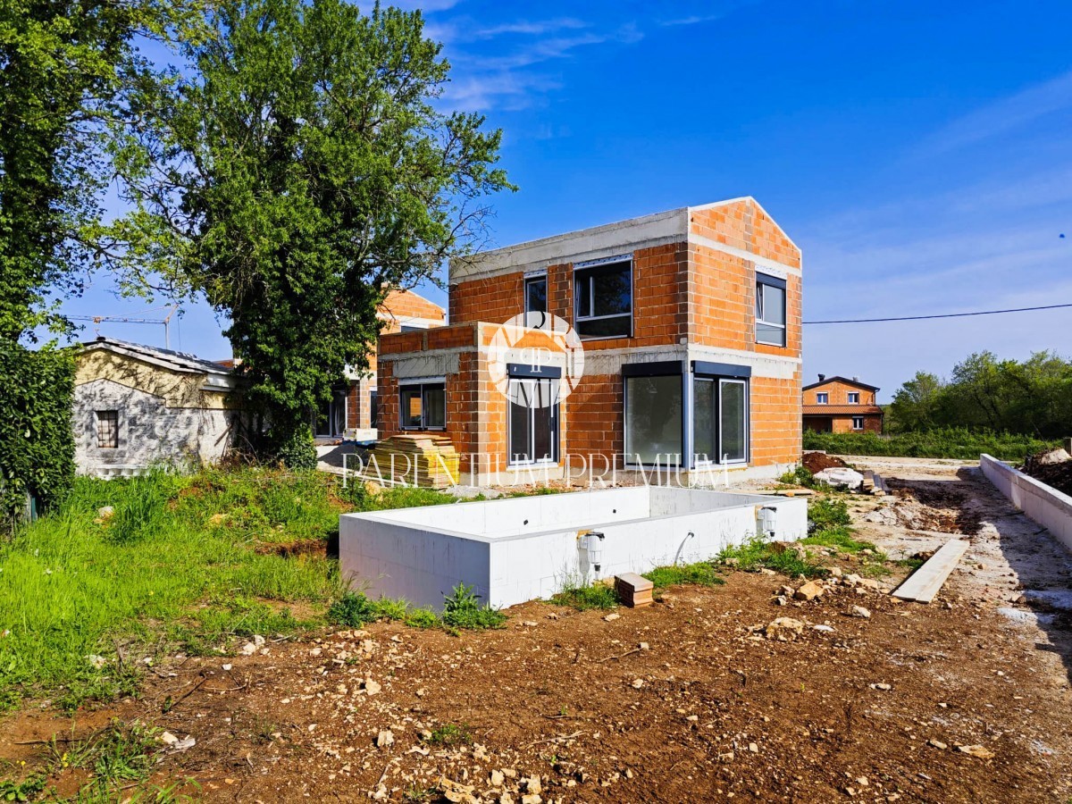 Ein neues Haus mit Schwimmbad in der Nähe von Poreč, nicht weit von Vrsar