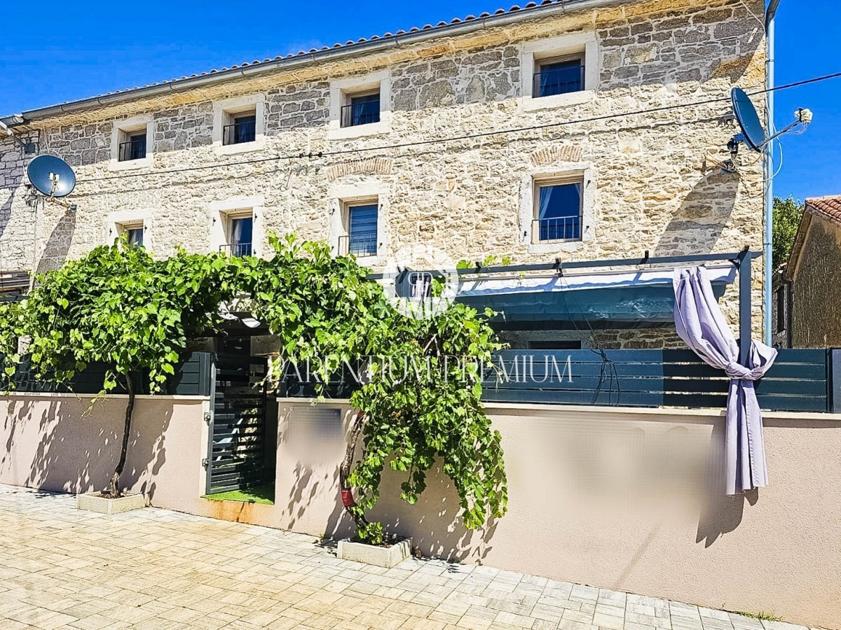 Ein wunderschönes Steinhaus mit Swimmingpool und 3 Wohneinheiten, komplett ausgestattet