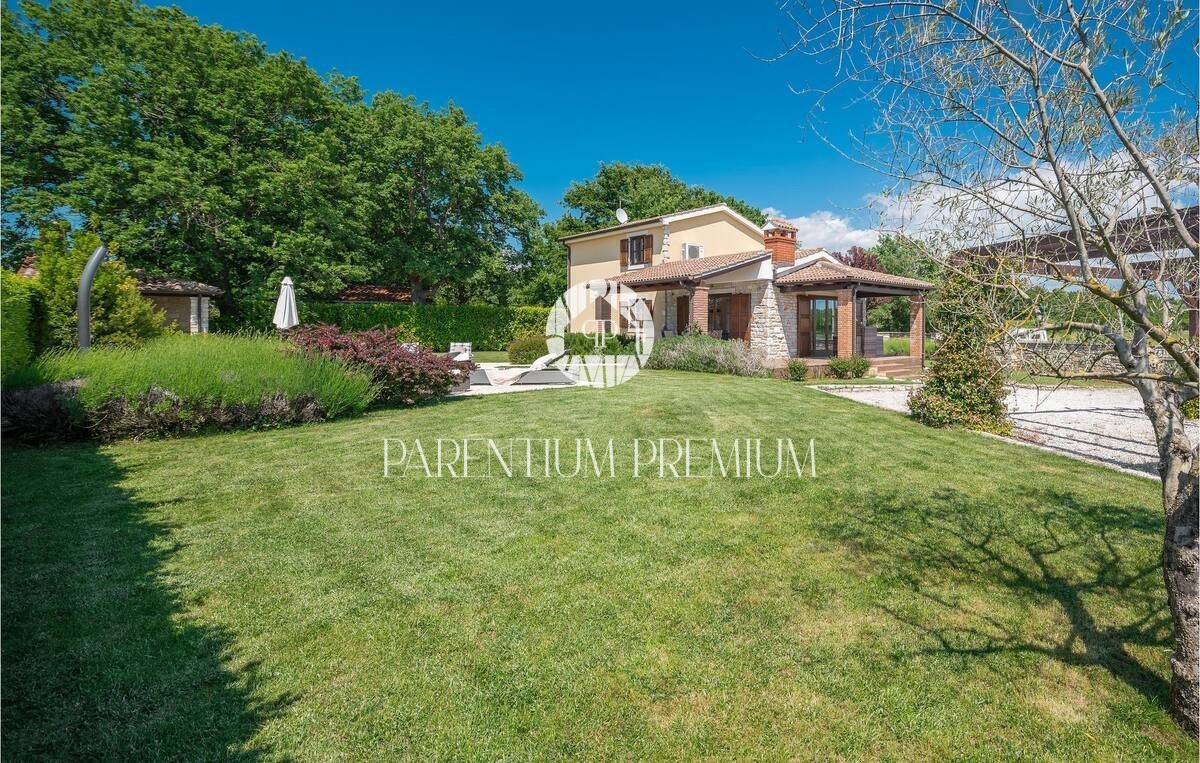 Samostojeća kuća na rubu sela