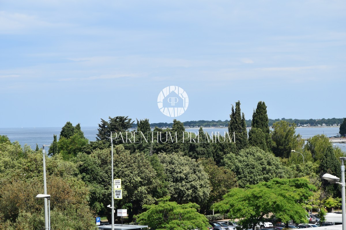 Luxury penthouse in the city center with a fantastic terrace and sea view