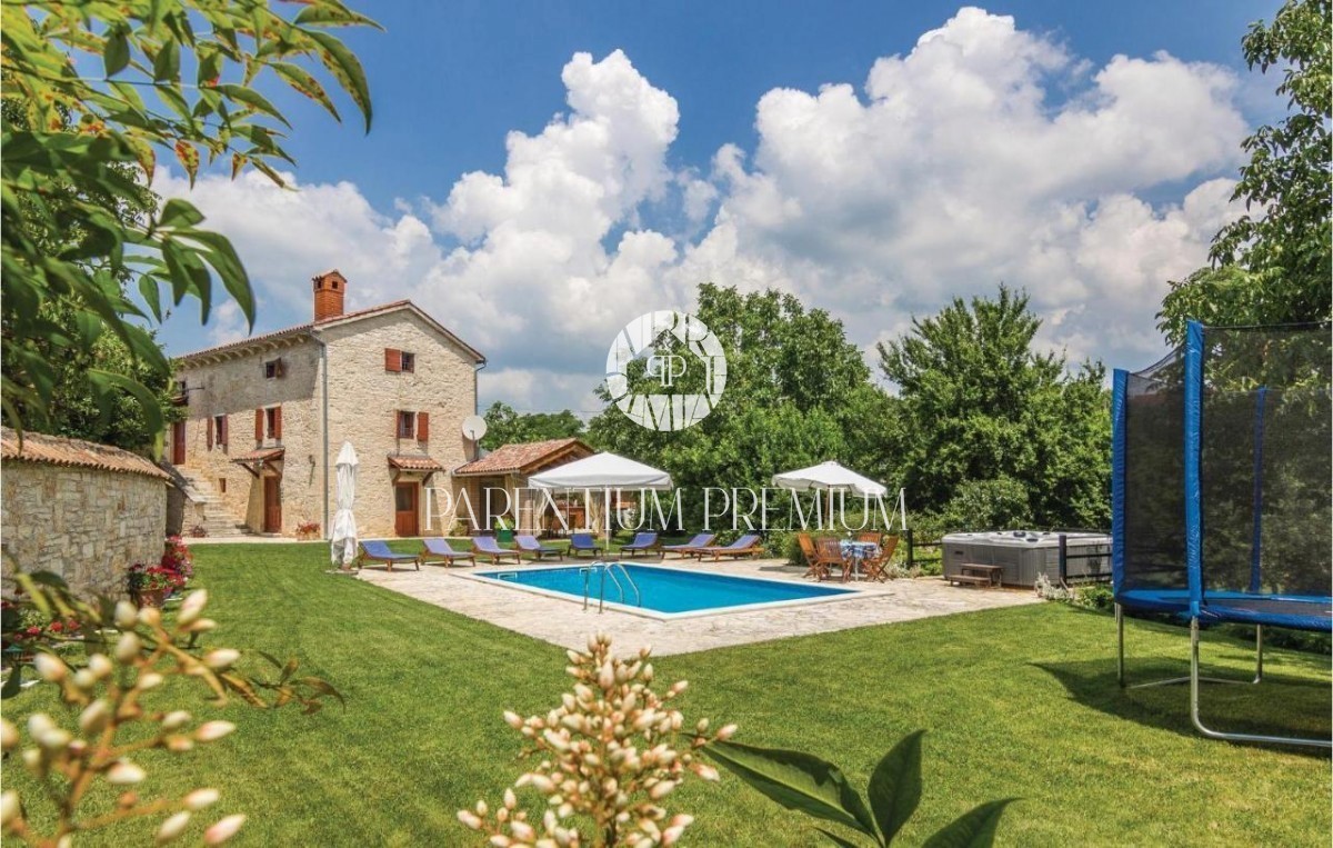 Renoviertes Steinhaus mit viel Grundstück