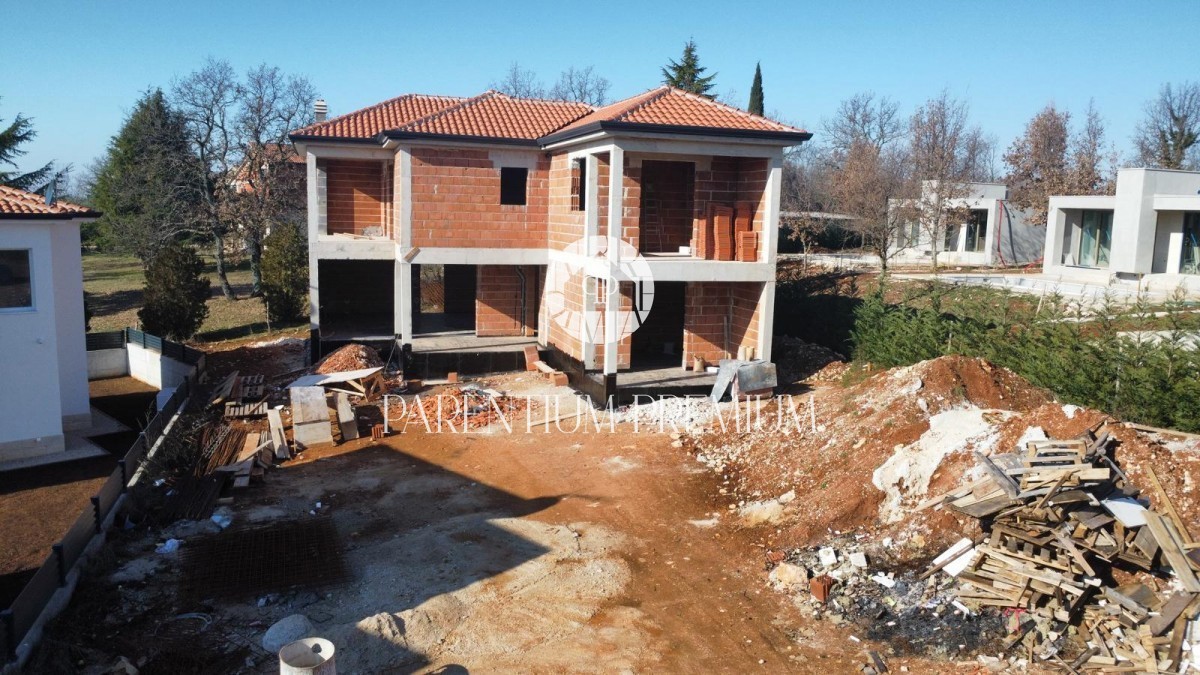 Haus im Bau in ruhiger Lage