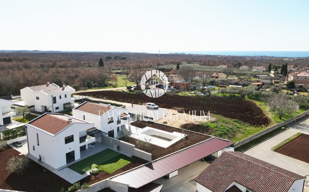 Nova  kuća sa garažom i otvorenim pogledom