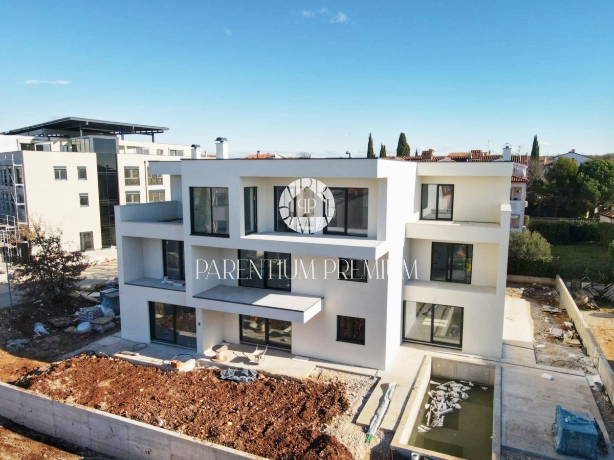 Apartment in a building with an elevator, 800 m from the sea