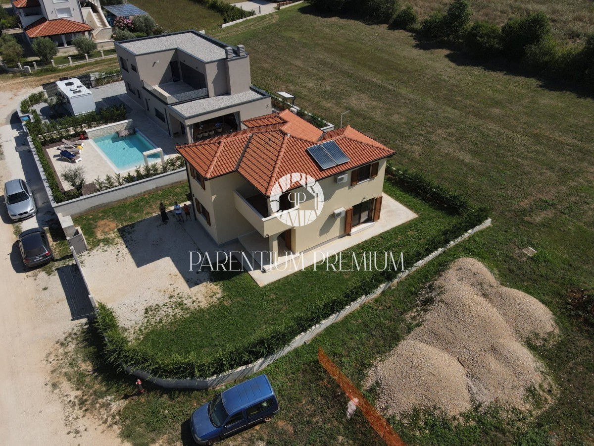 Haus mit zwei Wohnungen in toller Lage nahe dem Meer