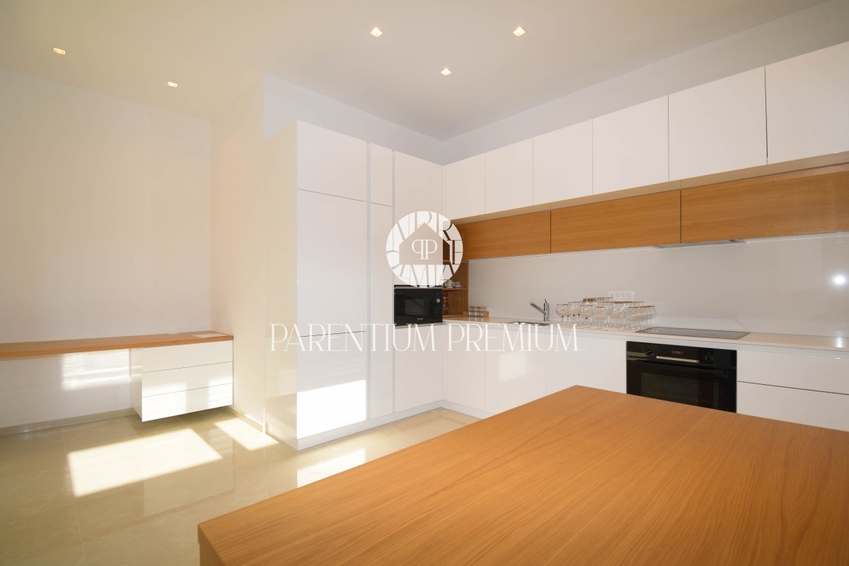 A modern furnished apartment with a balcony in a sought-after location 1.5 km from the sea